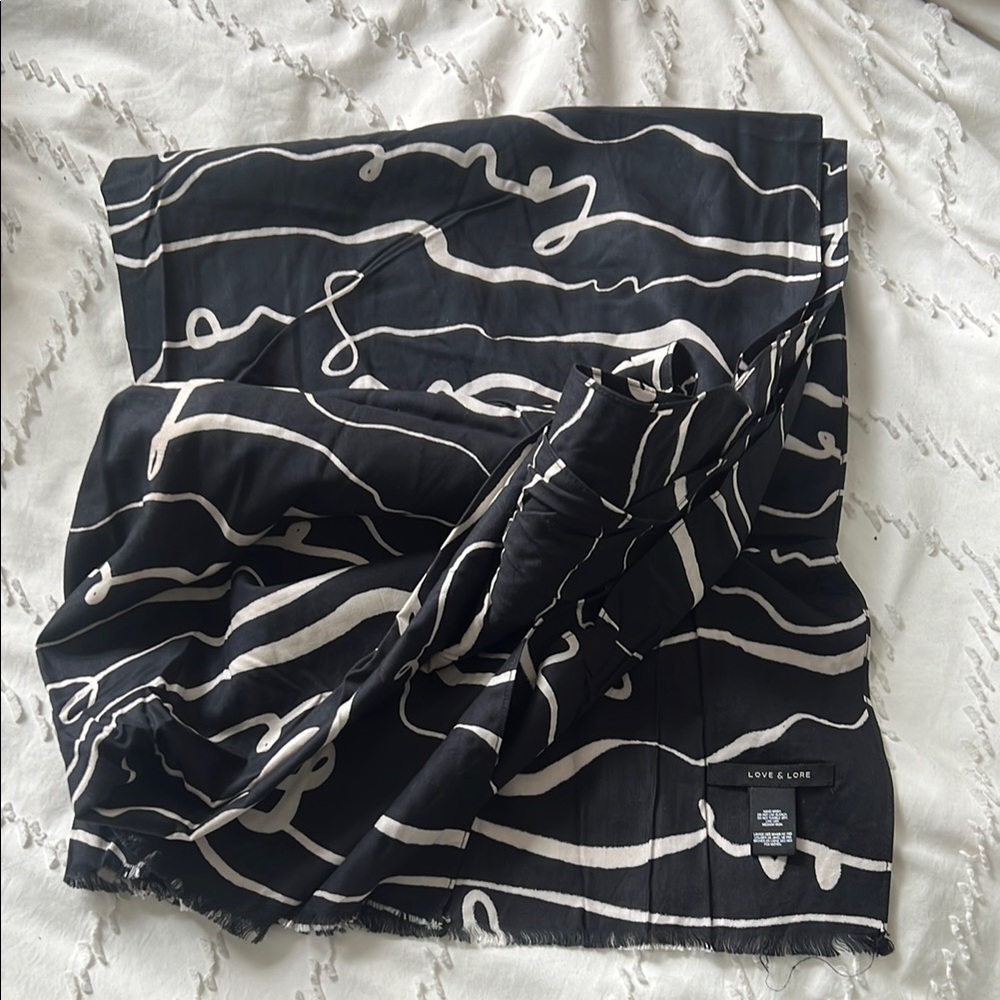 Black and White Love & Lore Women's Scarf